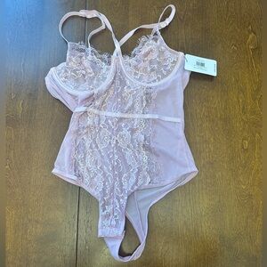Elegant Lace Bodysuit Lingerie in Light Purple Lilac